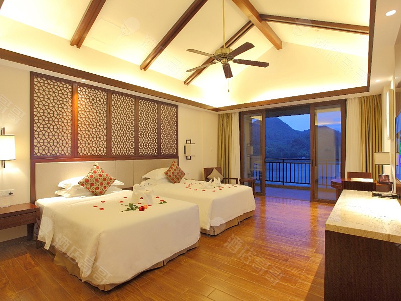 清远英德宝晶宫天鹅湖温泉酒店