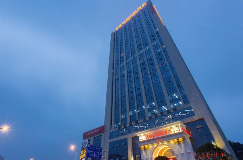 174间 客房数量 双标房:80间客房参考价:￥298 销售联系人1 肖雪 139*