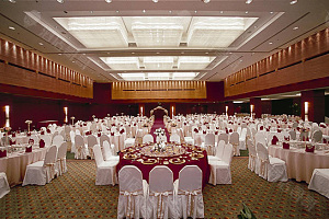 豪华宴会厅-圆桌布置