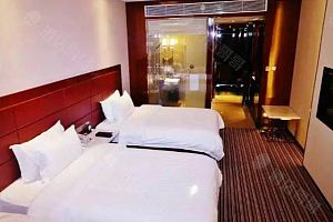 标准双床房，31平米，设施齐全，环境优美