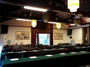 上海凯博休闲农庄会议场地-会议厅-课桌布置