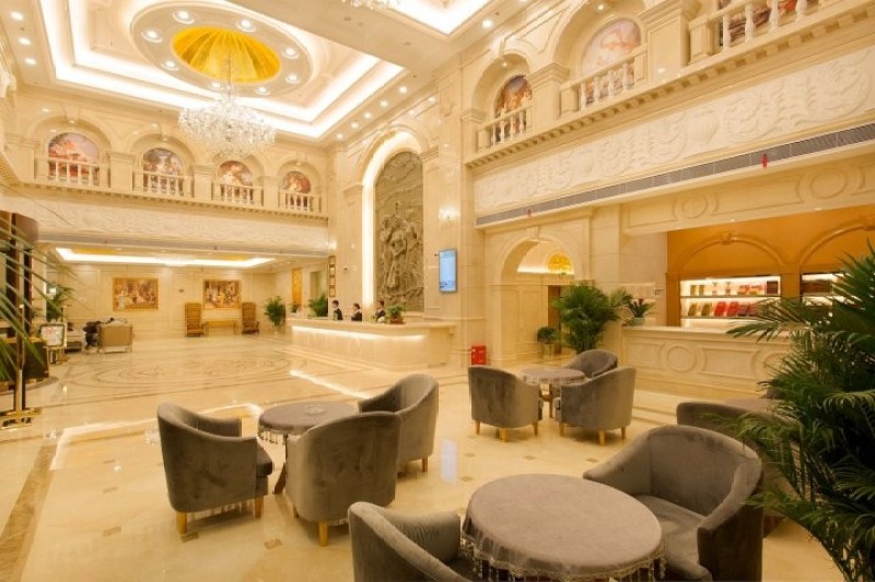 174间 客房数量 双标房:80间客房参考价:￥298 销售联系人1 肖雪 139*