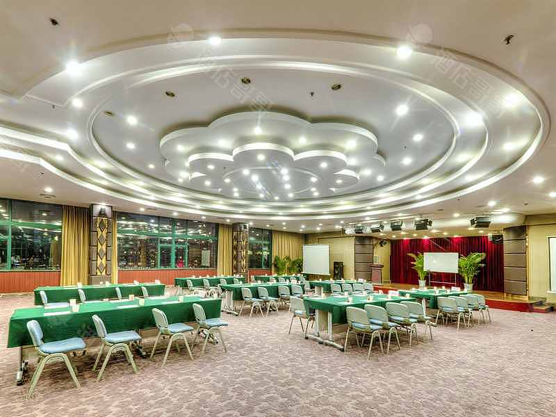 会议厅-鱼骨式摆台