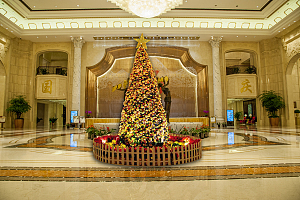 天津东丽湖恒大酒店会议场地-大堂圣诞树