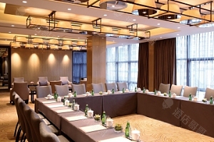 设备完善的会议室 可举办高端商务活动、会议的理想选择