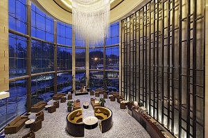 北京丽都皇冠假日酒店会议场地-大堂酒吧