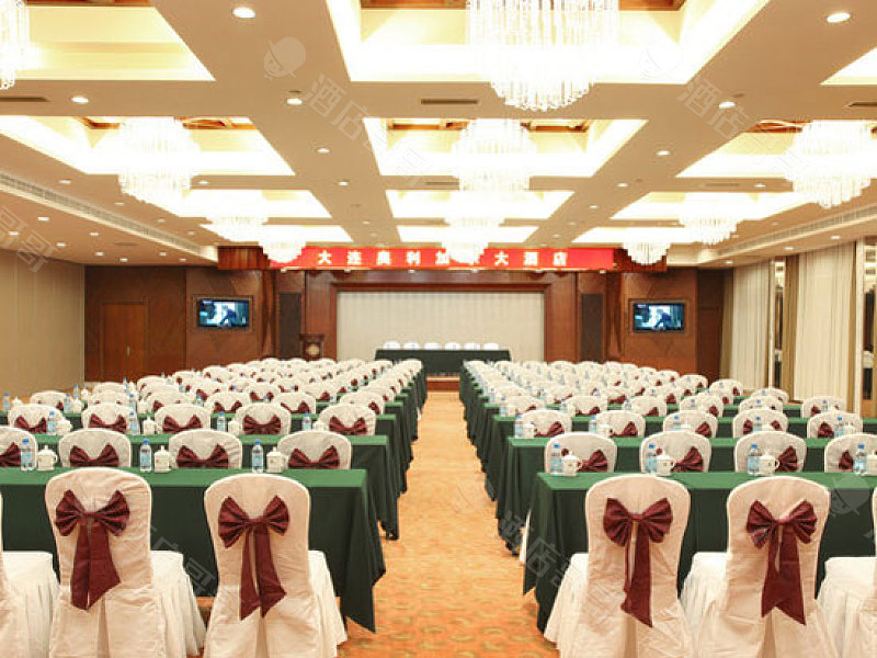 会议厅-课桌布置