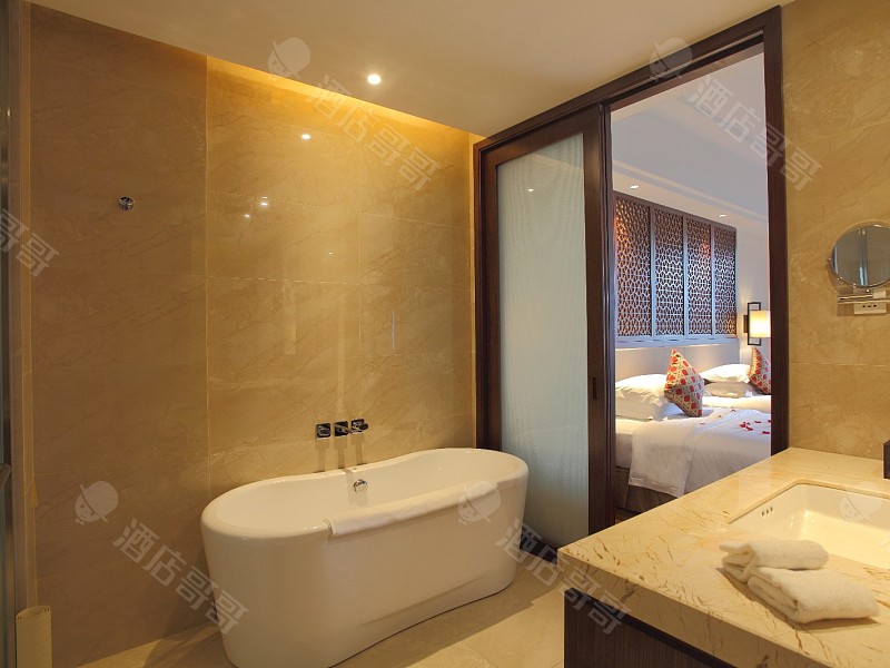 清远英德宝晶宫天鹅湖温泉酒店