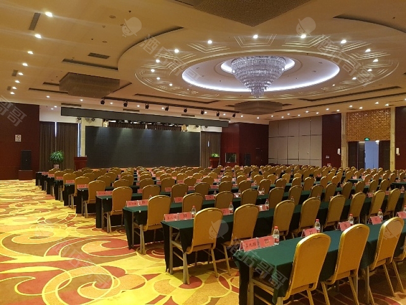 新泰荣峰国际饭店