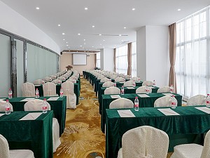 维也纳国际酒店(惠州大亚湾黄金海岸店)会议场地-课桌式