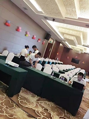 杭州临平润达美仑酒店会议场地-课桌式