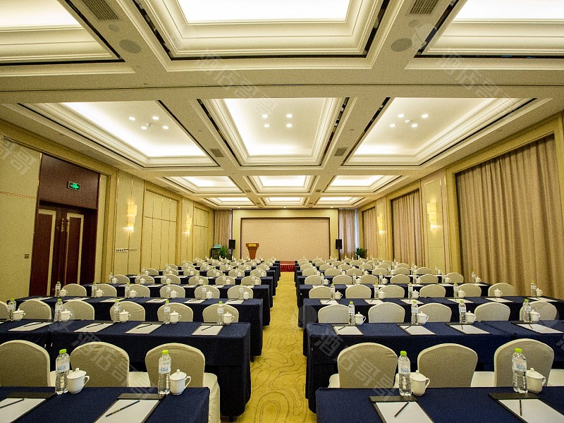 天瑜厅课桌式摆台