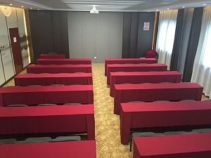 北京昊天假日酒店会议场地-芙蓉厅，容纳48人听课